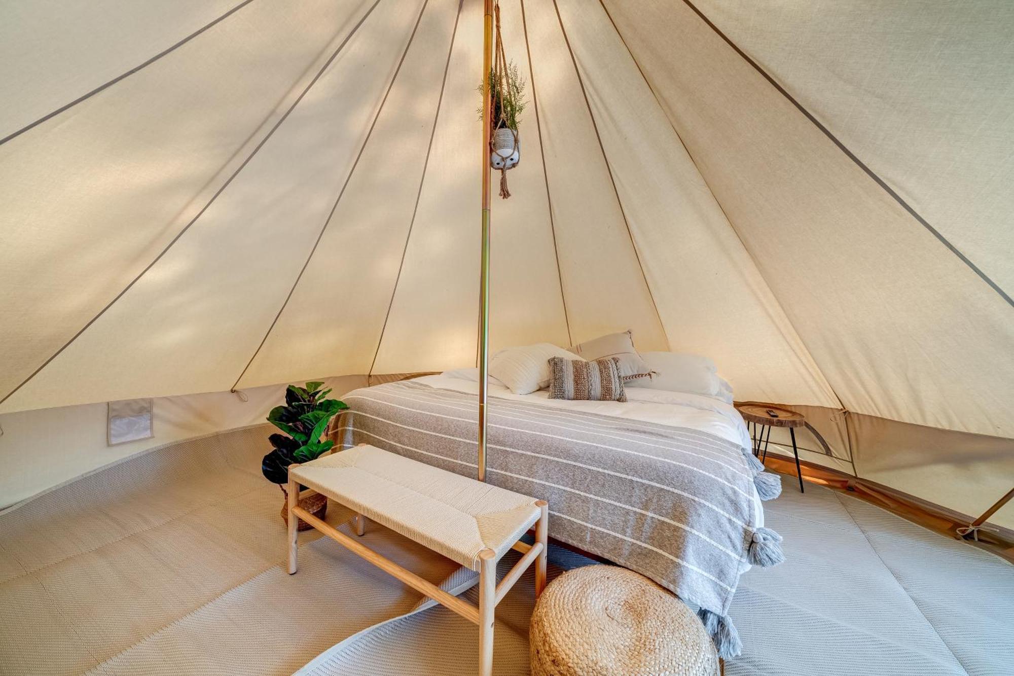 Firefly Ridge Luxury Retreat Hotel Great Cacapon Bagian luar foto