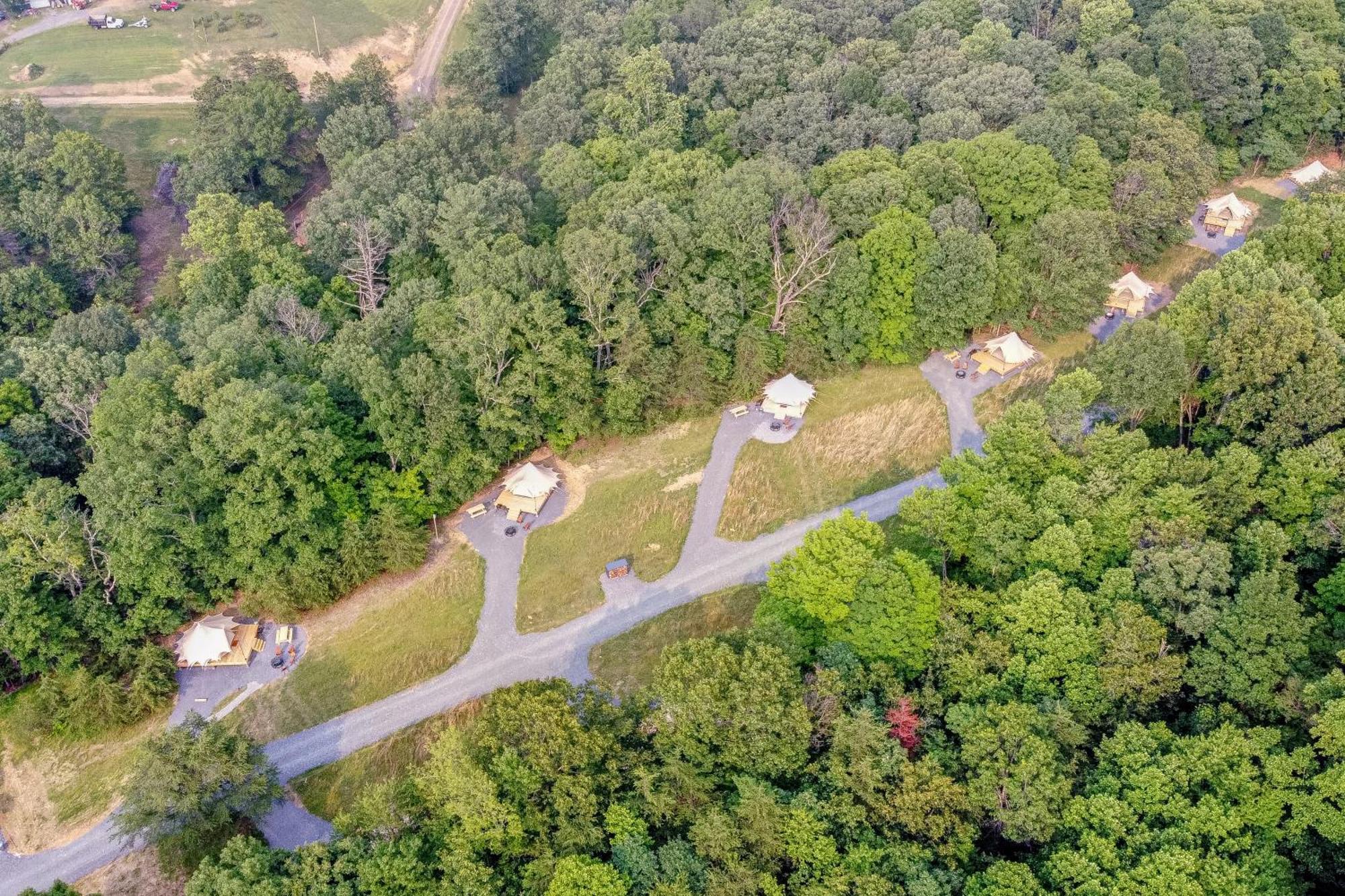 Firefly Ridge Luxury Retreat Hotel Great Cacapon Bagian luar foto
