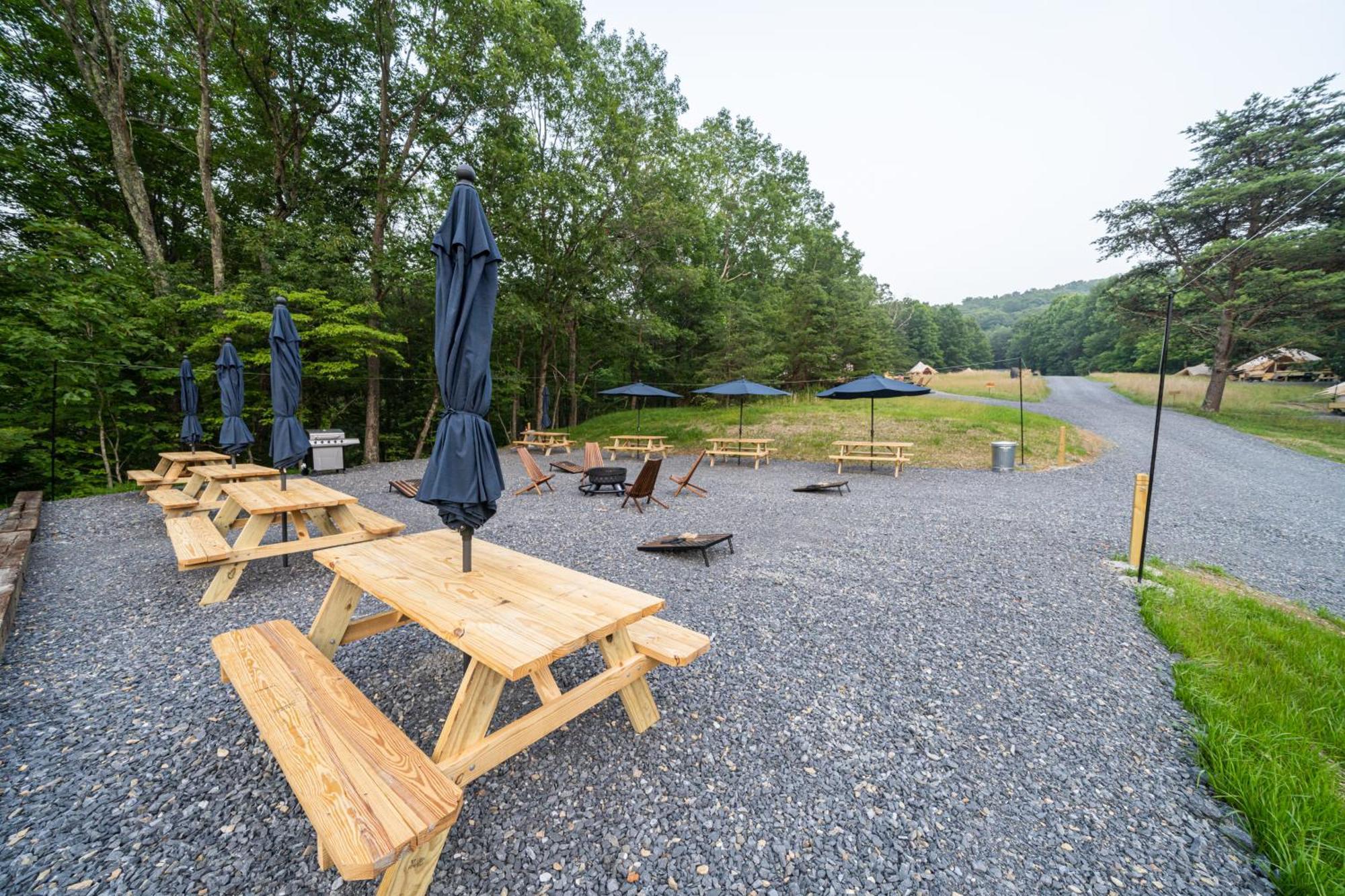 Firefly Ridge Luxury Retreat Hotel Great Cacapon Bagian luar foto
