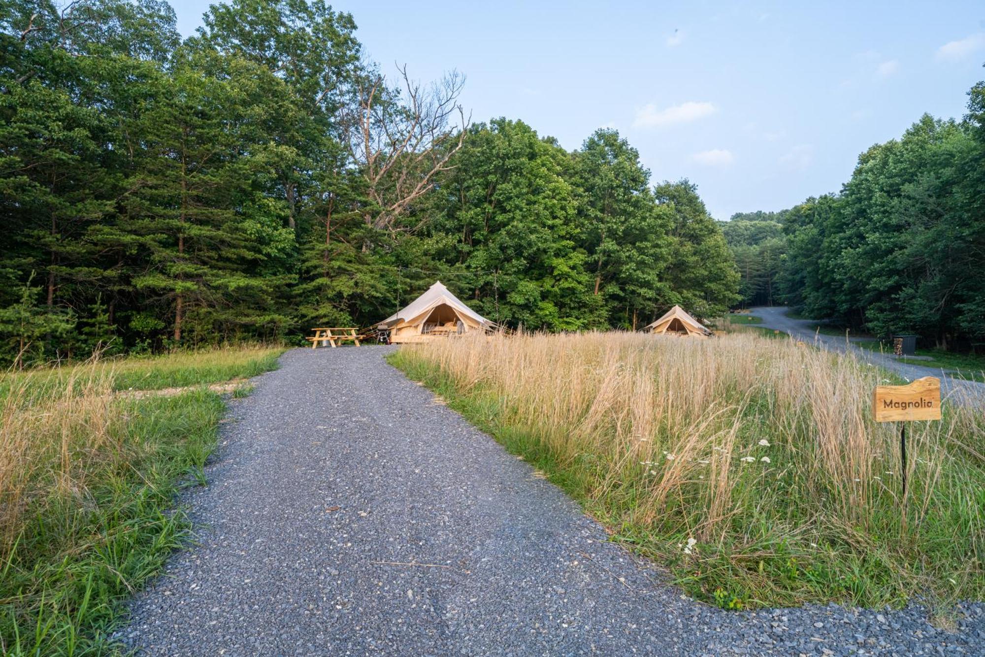 Firefly Ridge Luxury Retreat Hotel Great Cacapon Bagian luar foto
