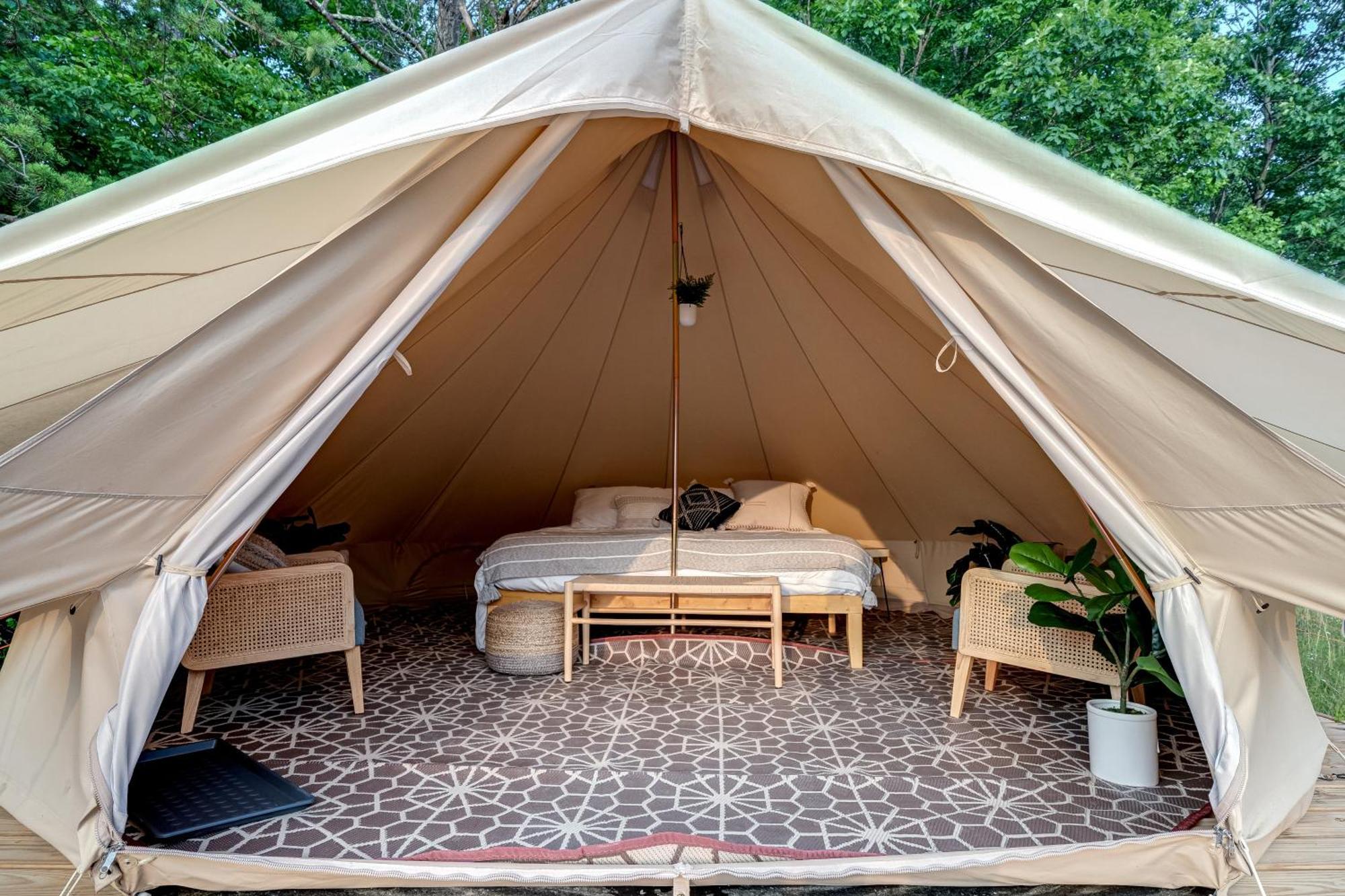 Firefly Ridge Luxury Retreat Hotel Great Cacapon Bagian luar foto