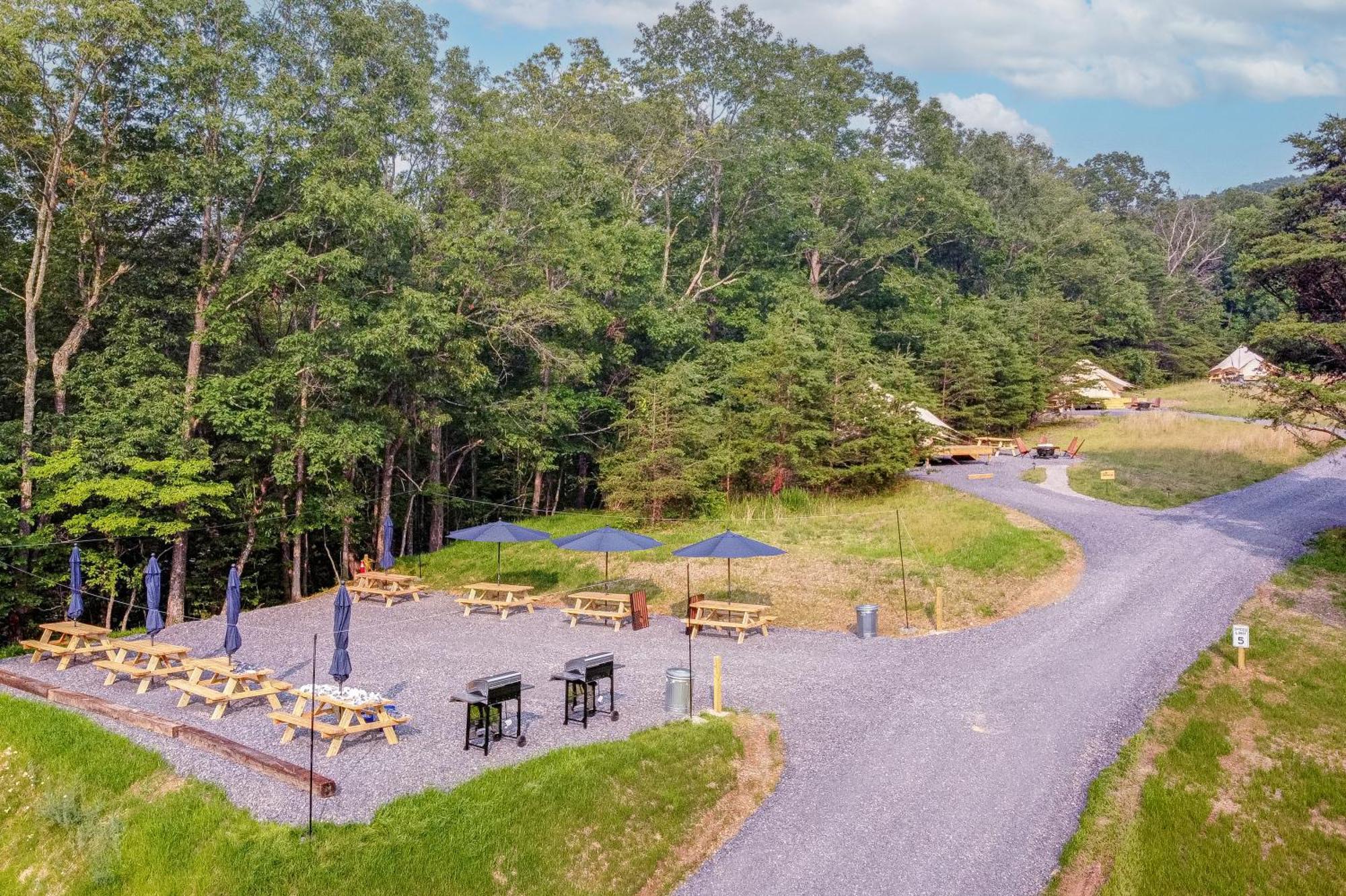 Firefly Ridge Luxury Retreat Hotel Great Cacapon Bagian luar foto