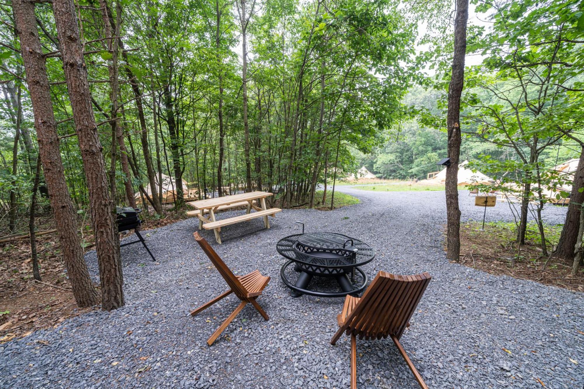 Firefly Ridge Luxury Retreat Hotel Great Cacapon Bagian luar foto